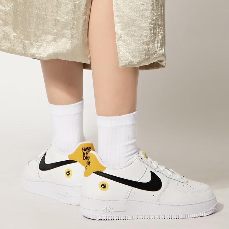 Air Force 1 LV8 GS Have A Nike Day Zapatillas para Niños Blanco Negro Azufre Oscuro DM0983-100