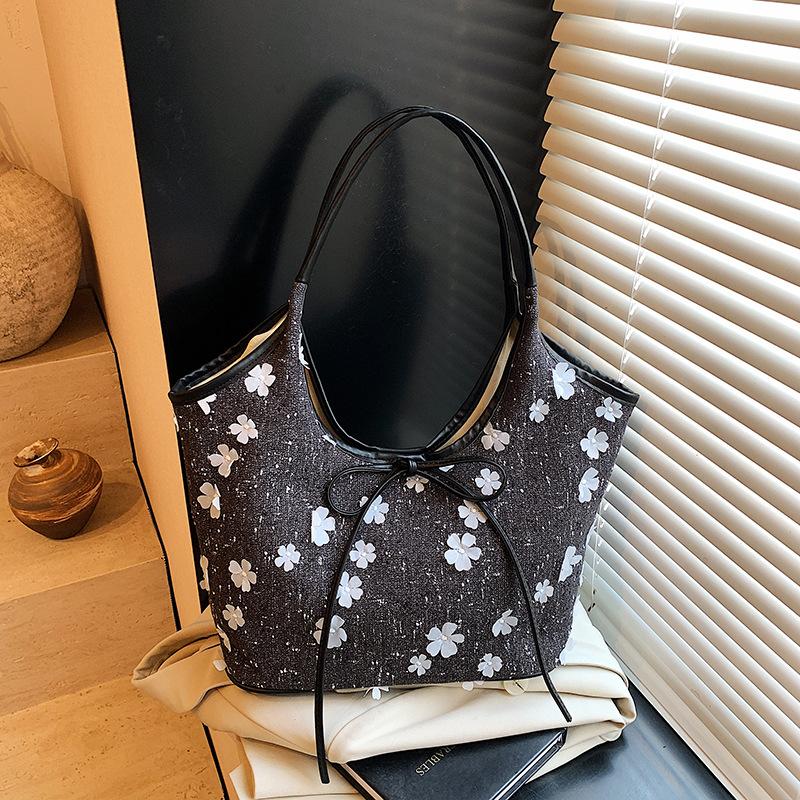 

Premium sense niche large capacity three-dimensional printing portable tote bag women s shoulder bag versatile underarm bag чёрный