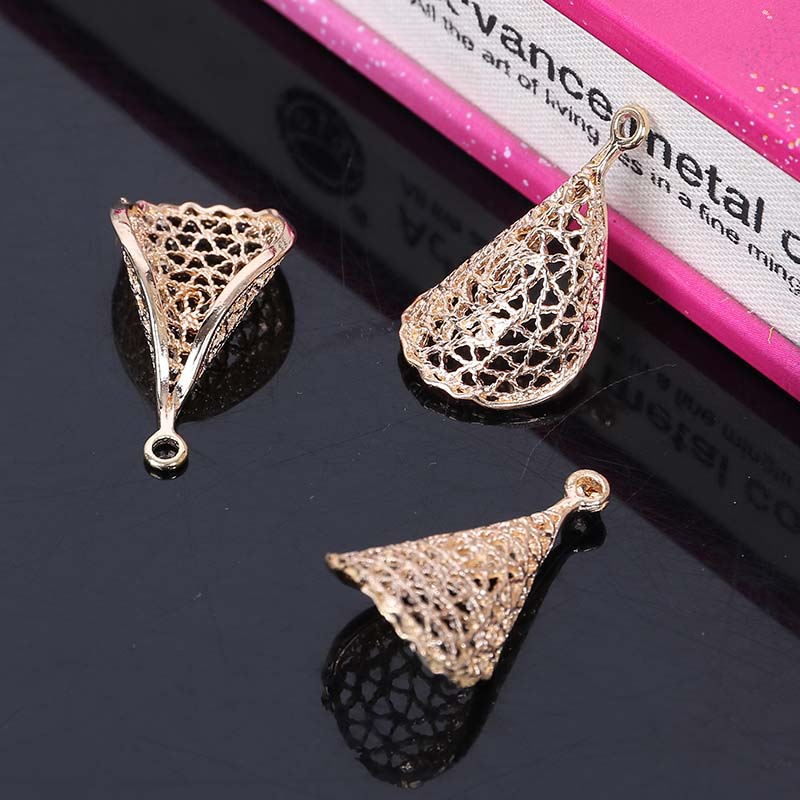 

Engood 100Pcs Hollow Leaf Pendants Sewing Trim & Embellishment Craft Buttons for DIY Hair Accessories Earring Decoration Buckles золотой
