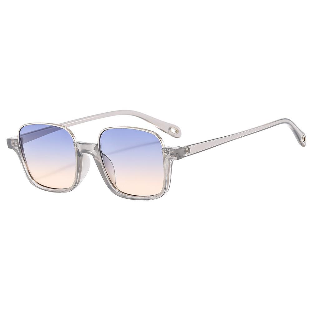 

Солнцезащитные очки в полуоправе, женщины-звезды фотографируются, защищаются от ультрафиолетовых лучей, прикрываются от солнца и носят солнцезащитные очки без макияжа.