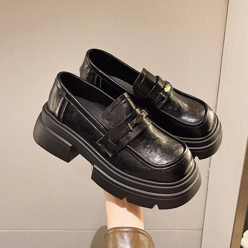 Britischer Stil vielseitige kleine Lederschuhe Damen 2025 Herbst neue Schuhe schwarz Einzelne Schuhe Plateau Erhöhung Slipper Damenschuhe