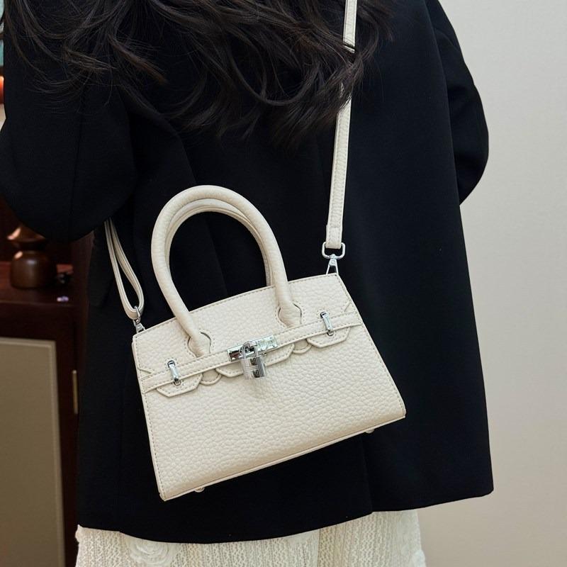 Bag women's new trendy high-end fashion niche design shoulder messenger bag portable platinum bag
