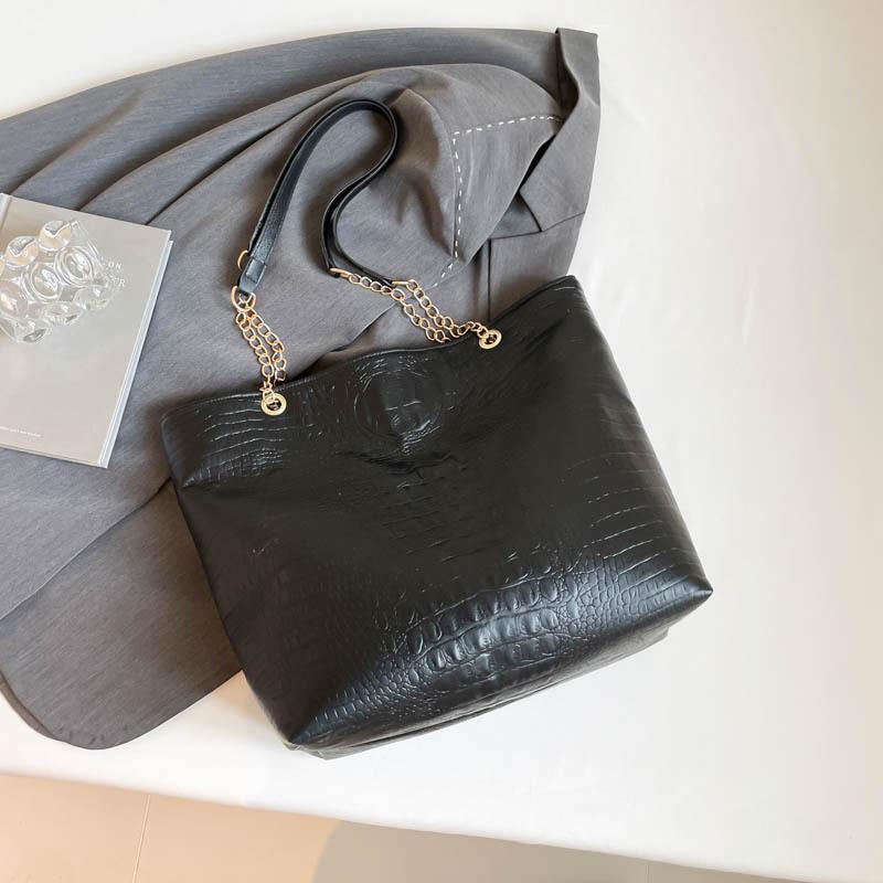 

Сегодняшняя популярная портативная сумка-тоут, новая атмосферная черная однотонная простая сумка-мессенджер через плечо под мышкой для поездок на работу