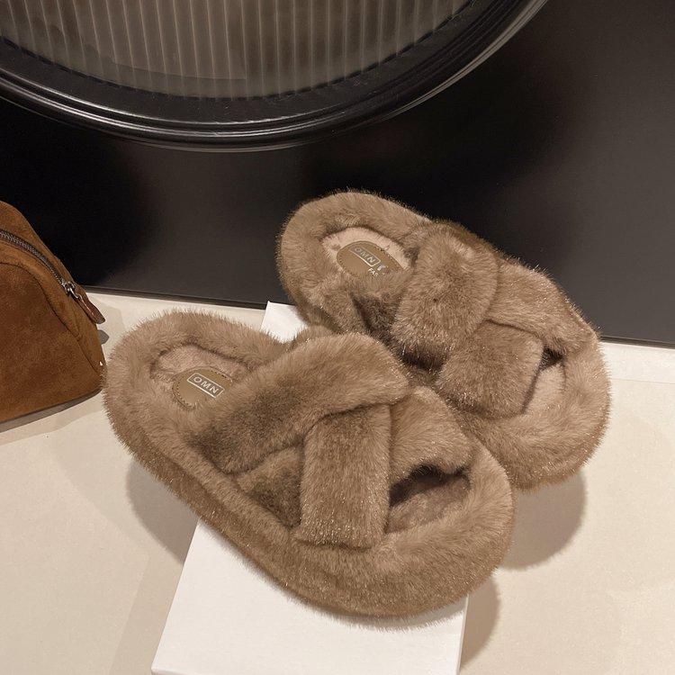 Mao Mao slippers women's outer wear 2025 autumn and winter new models go out thick-soled plush shoes fashionable foreign style home cotton mop