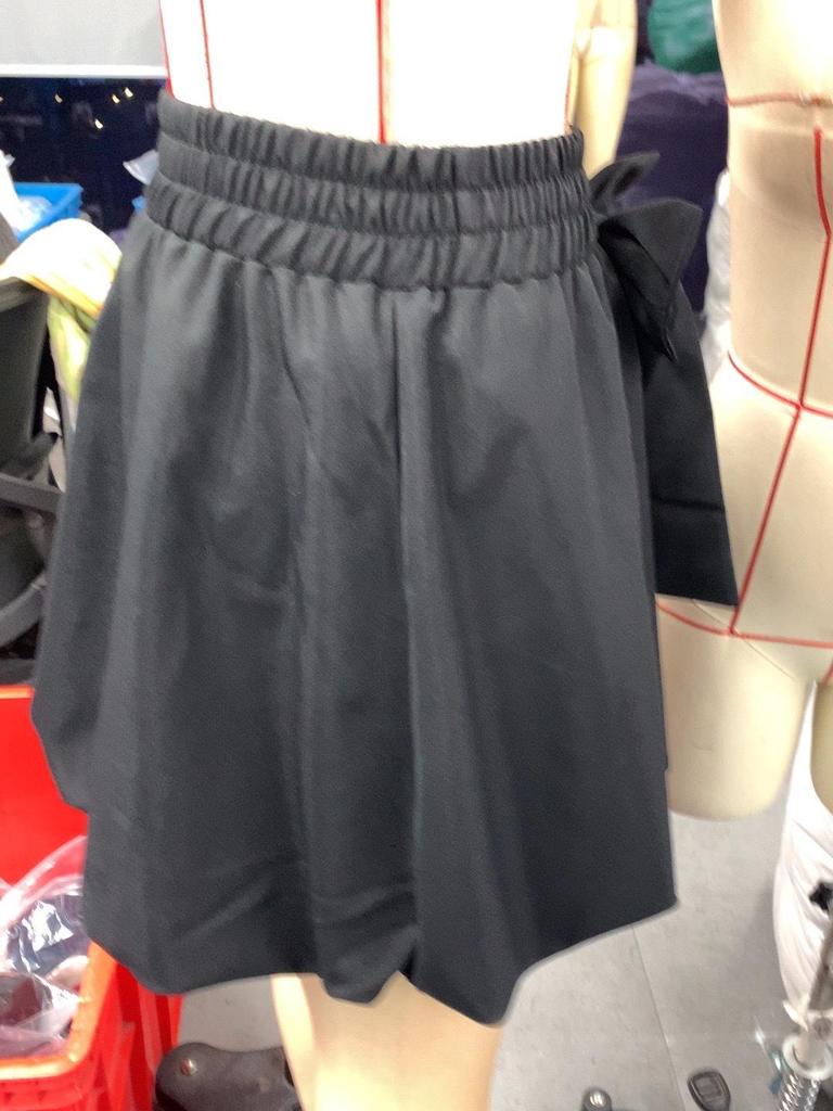 Elegante Gonna Nera a Bocciolo da Donna – Colore Unito, Moda Primavera/Estate