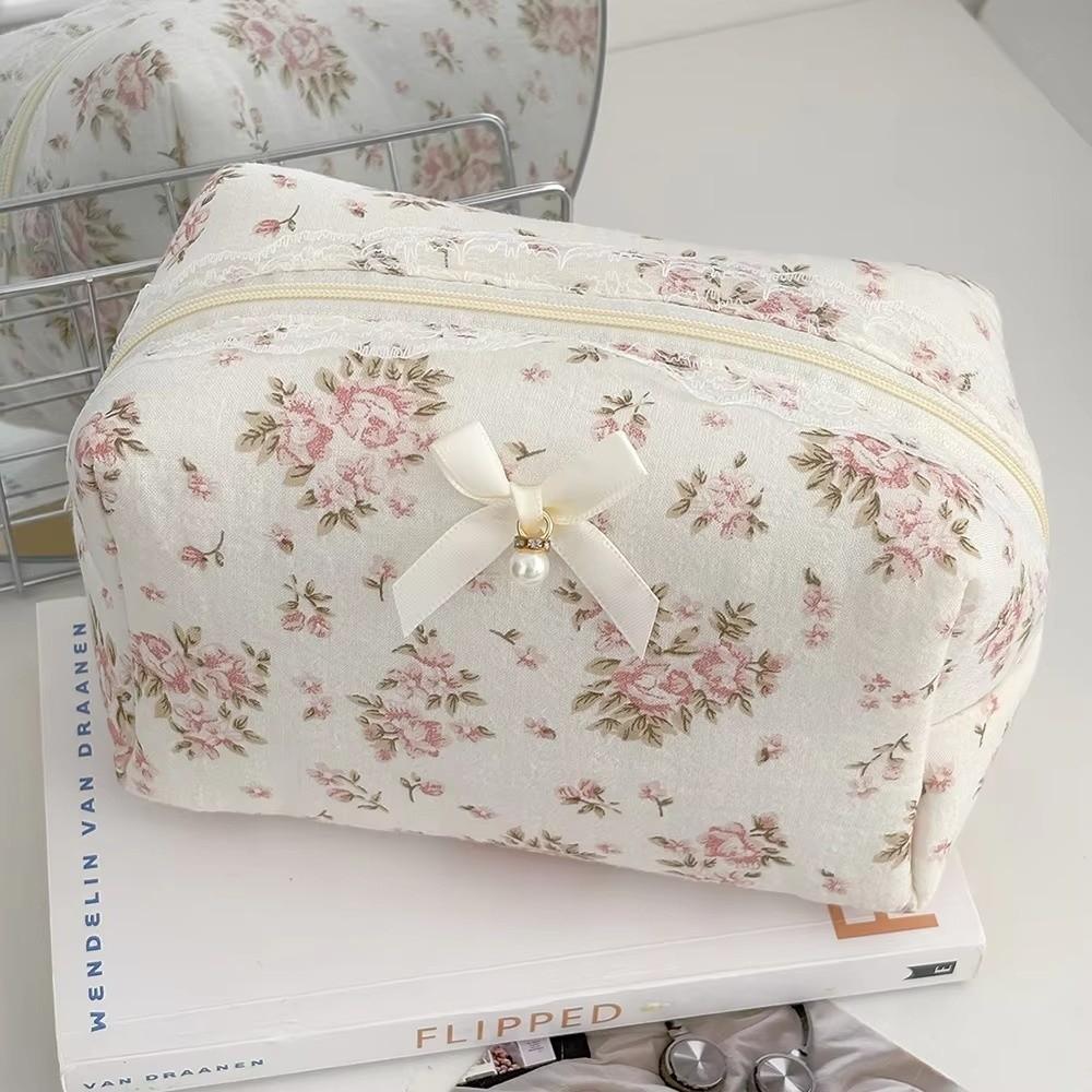 New Lace Makeup Pouches Flower Pattern Zipper Cosmetics Bag Waterproof Lipstick Case