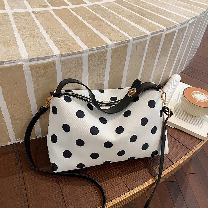 Compact and Stylish Polka Dot Single-shoulder Bag - A Niche Design for Single-shoulder Handbags