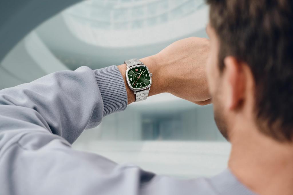 WENGER VINTAGE SPORT Watch Stainless Steel Case Green Dial Silver Stainless Steel Bracelet Quartz 50m Water Resistant Gift Analog Men's (316L)