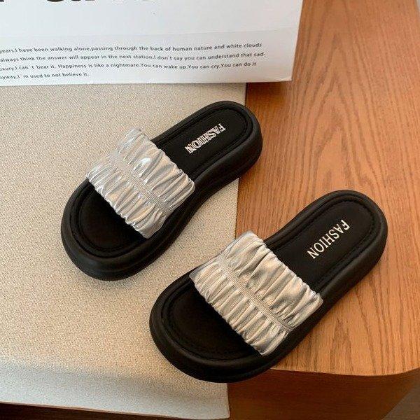 

Жіночі шльопанці на товстій підошві 2024 літо новинка 2025 пряма поставка універсальні м яка підошва однослівні шльопанці модні висококласні круті шльопанці 40 срібний