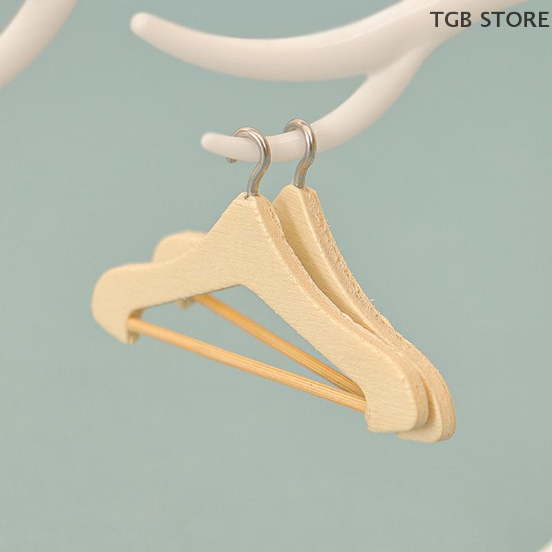 1Pcs Mini Wooden Hanger Mini Dollhouse Coat Hanger Toys Doll Accessories Doll House Decorative