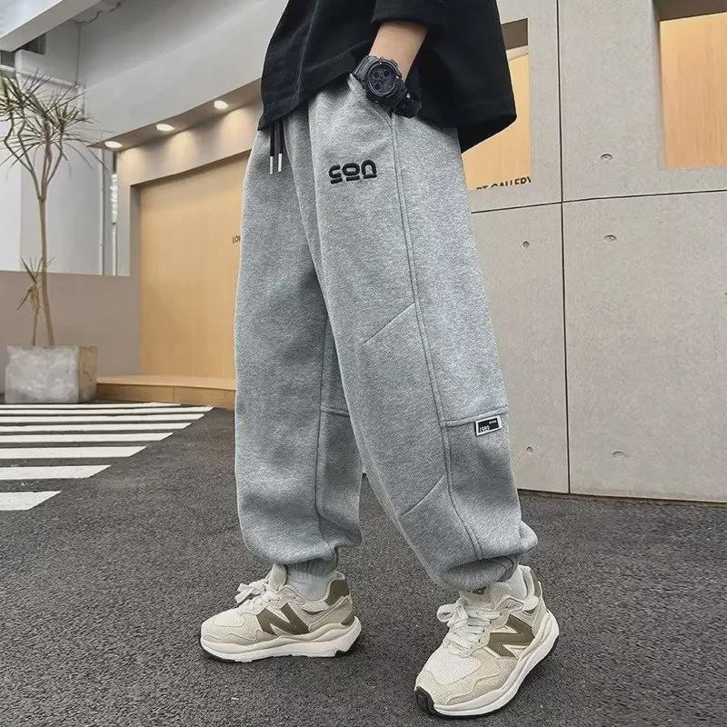 2024 Chlapecké černé trendy tepláky plus sametové pro podzim a zimu