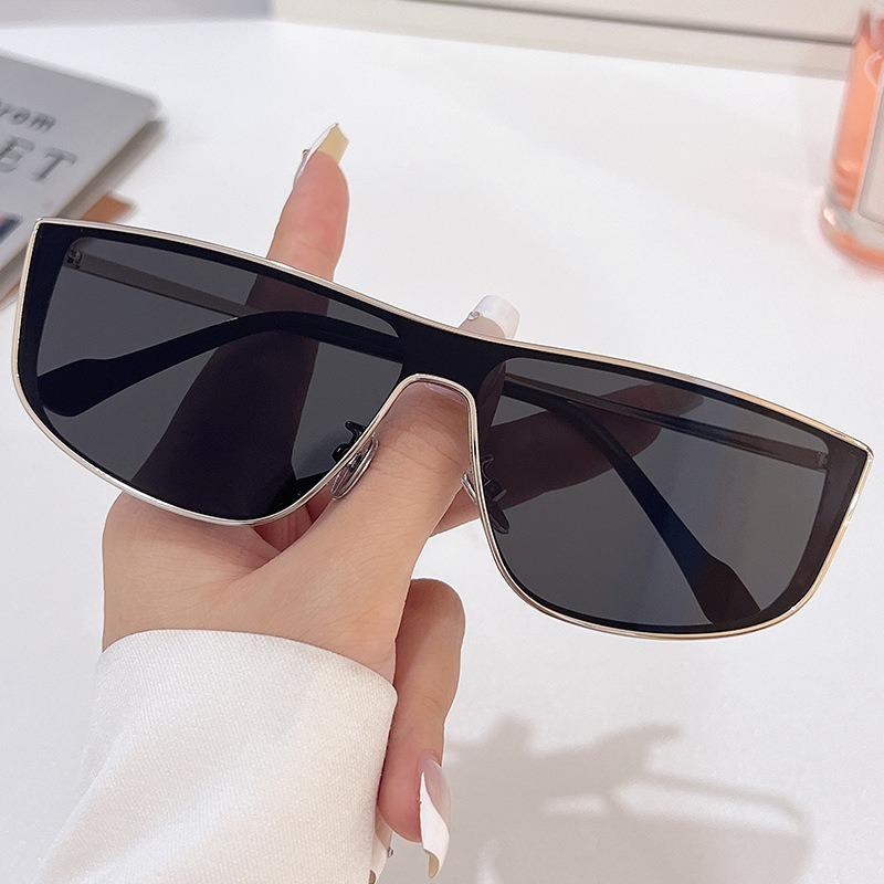 

Fashion One-piece Pilot Style Sunglasses Women s Fashion Shows UV Resistant Glasses Men s Personalized Outdoor Driving Goggles