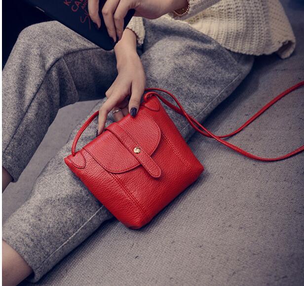 

Матовая сумка-мессенджер в стиле ретро, изготовленная из высококачественной искусственной кожи для повседневного стиля красный