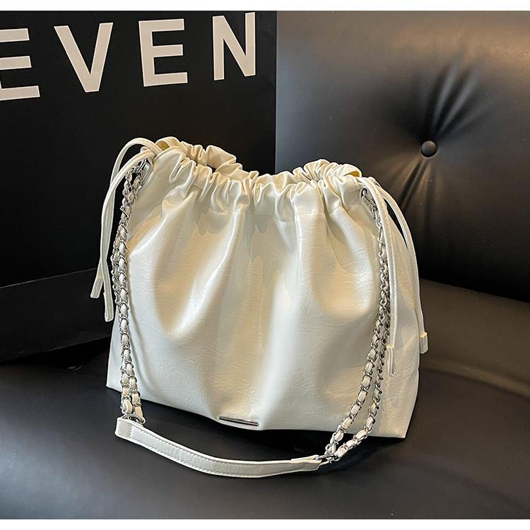 IELGY Niche Design Underarm Bag Simple Casual All-Match Chain Shoulder Messenger Bucket Bag