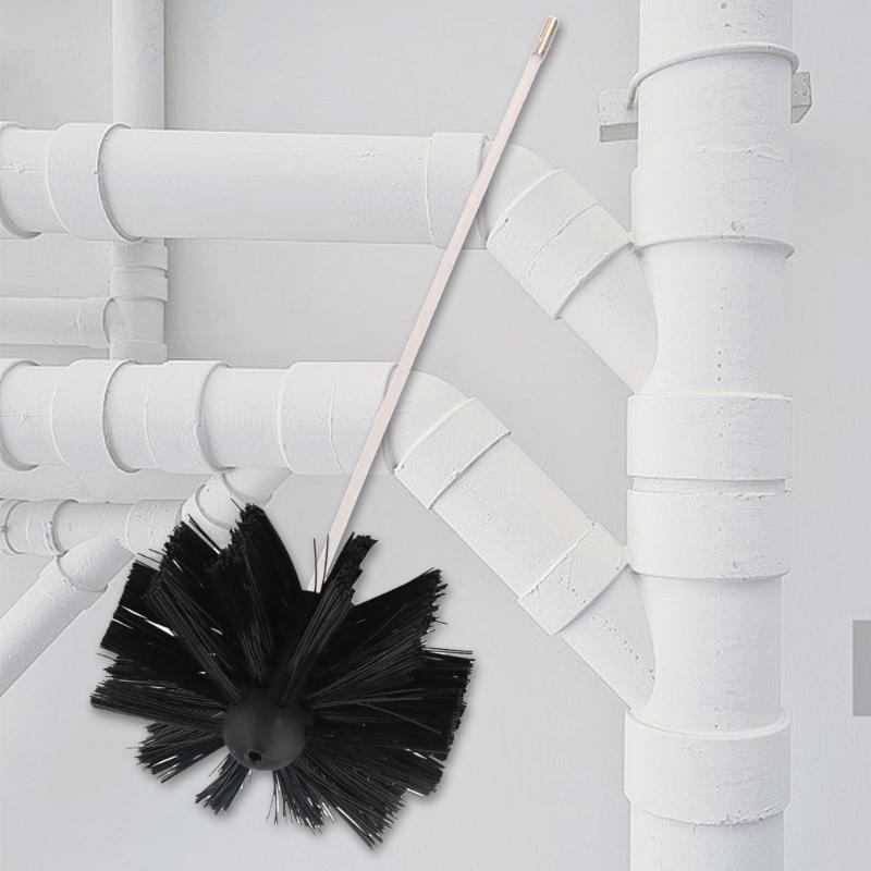 Zestaw do czyszczenia komina i przewodu wentylacyjnego suszarki zawiera elastyczny pręt i szczotki z wysuwanym prętem odpowiednie do wydajnego czyszczenia