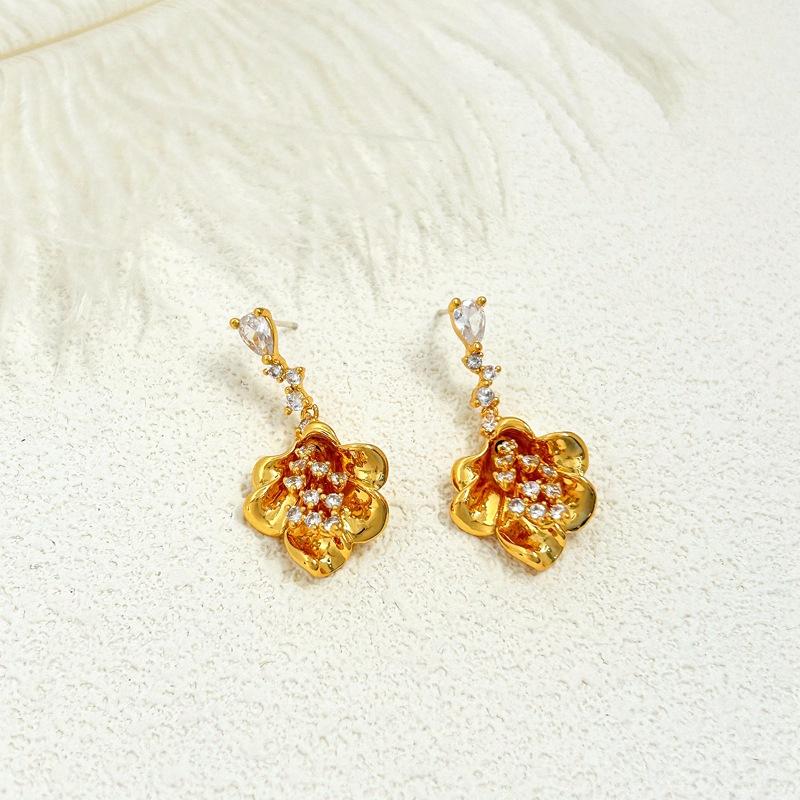 Micro-Inlaid Zircon Earrings, High-End Female Sweet Flower Stud Earrings.