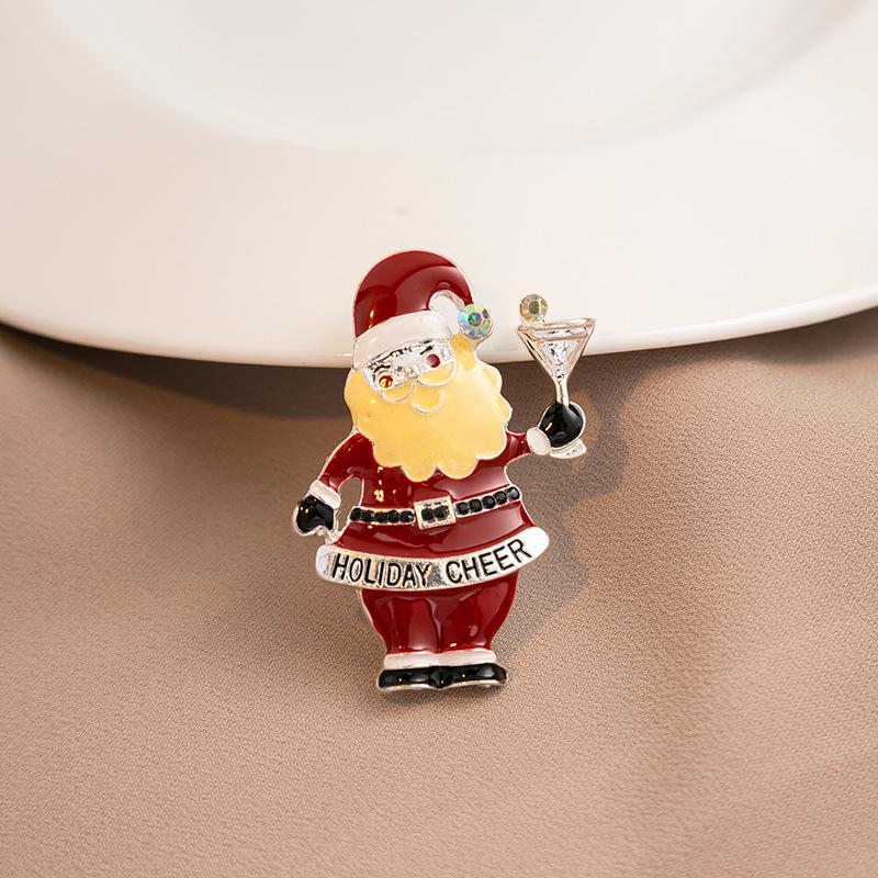 Z1236 Festive Brooch: European & American Christmas Wreath & Santa Claus Tree Design
