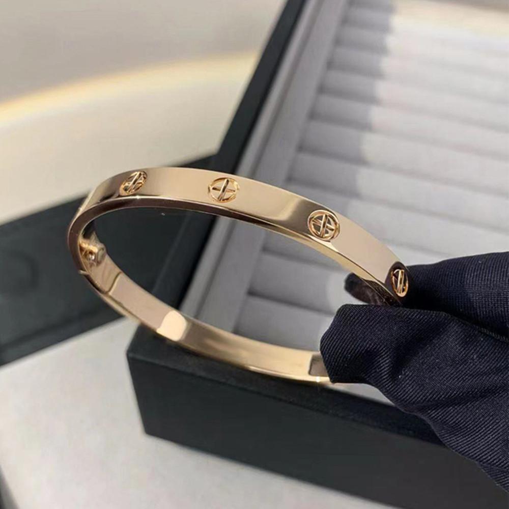 Neues Design Goldfarbe Zirkon und Kreuzmutter Nagelarmband Gold & Armreif für Frau Edelstahl Schraubschmuck