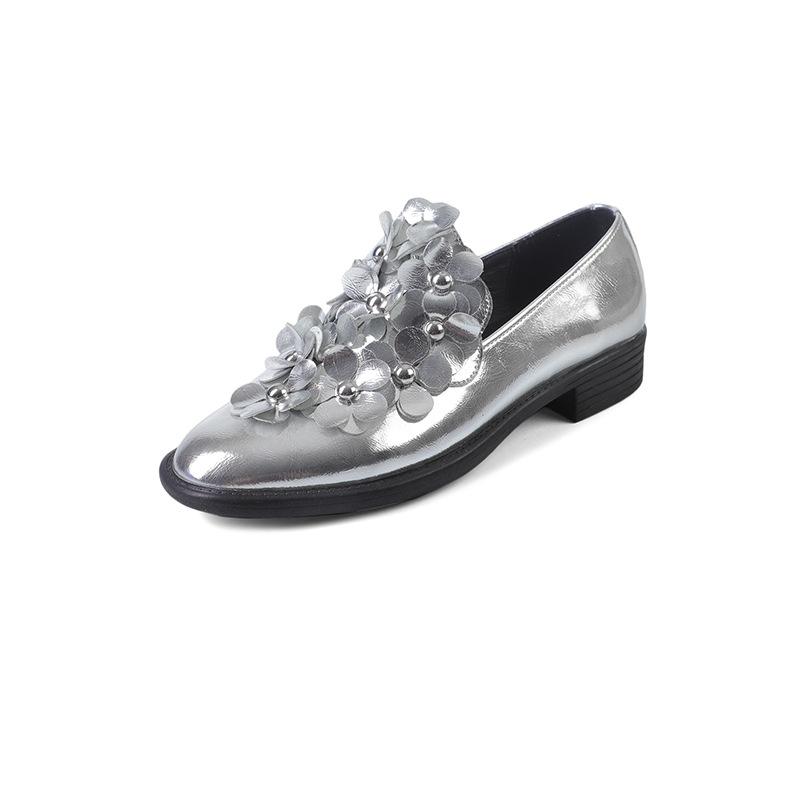 

2025 весна новая коровья кожа цветок маленькие кожаные туфли стиль колледжа модные универсальные серебристые с круглым носком на низком каблуке темпераментные одинарные туфли 40 серебряный