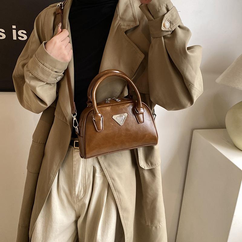 Bag Single Shoulder Oblique Retro Casual Korean Version Feeling New Winter Versatile Women's Bowling Fashion 2025