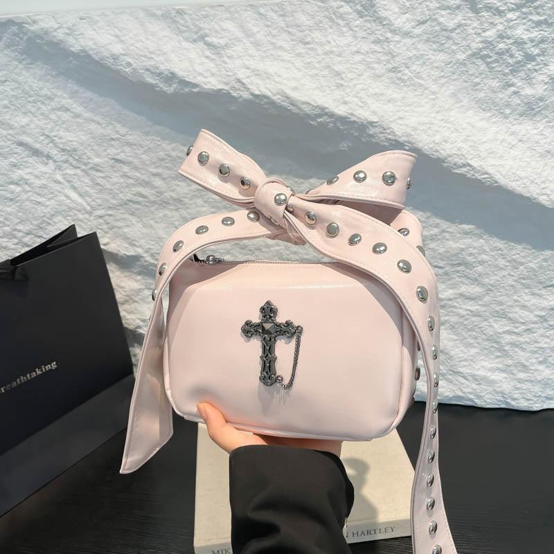 Стиль Ins Нишевый Дизайн Маленькая Квадратная Сумка 25 Готический Ретро Заклепки Крест На Плечо Через Плечо розовый