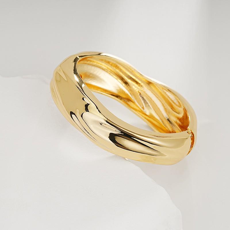 Interlocking Ring Open Bangle - European & American Light Luxury Design for Women