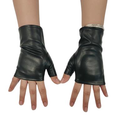 Prodyšné bezprsté rukavice punkový design s detaily měkká podšívka módní rockový outfit doplněk