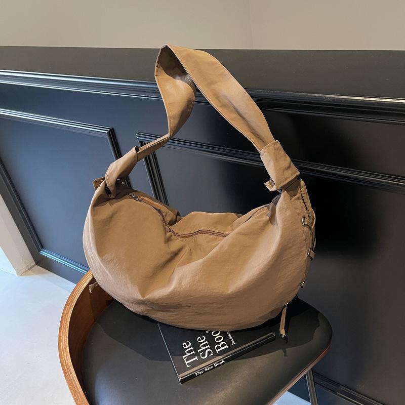 Niche Pleated Nylon Shoulder Bag: 2026 Large Capacity Dumpling Crossbody for Women and Students