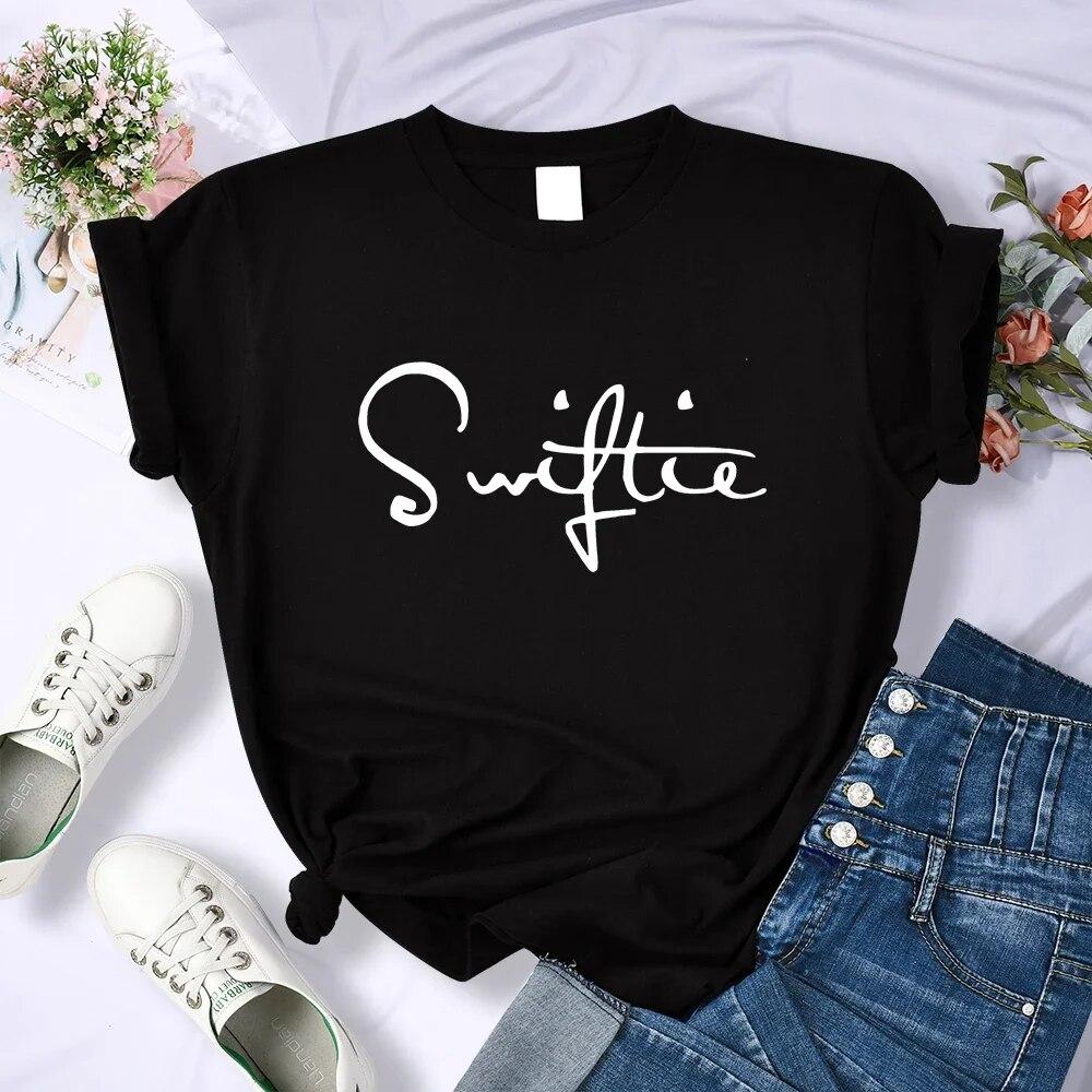 Swiftie Retro Y2K Tričko s potiskem Dámská letní móda Crop Top Sport Neformální topy Oblečení Street Personality Tričko Dámské