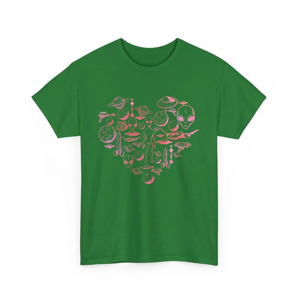 UFO Lover T-Shirt | Alien Graphic Tee | Cool Sci-Fi Gift Shirt | Alien Heart tee 3 L