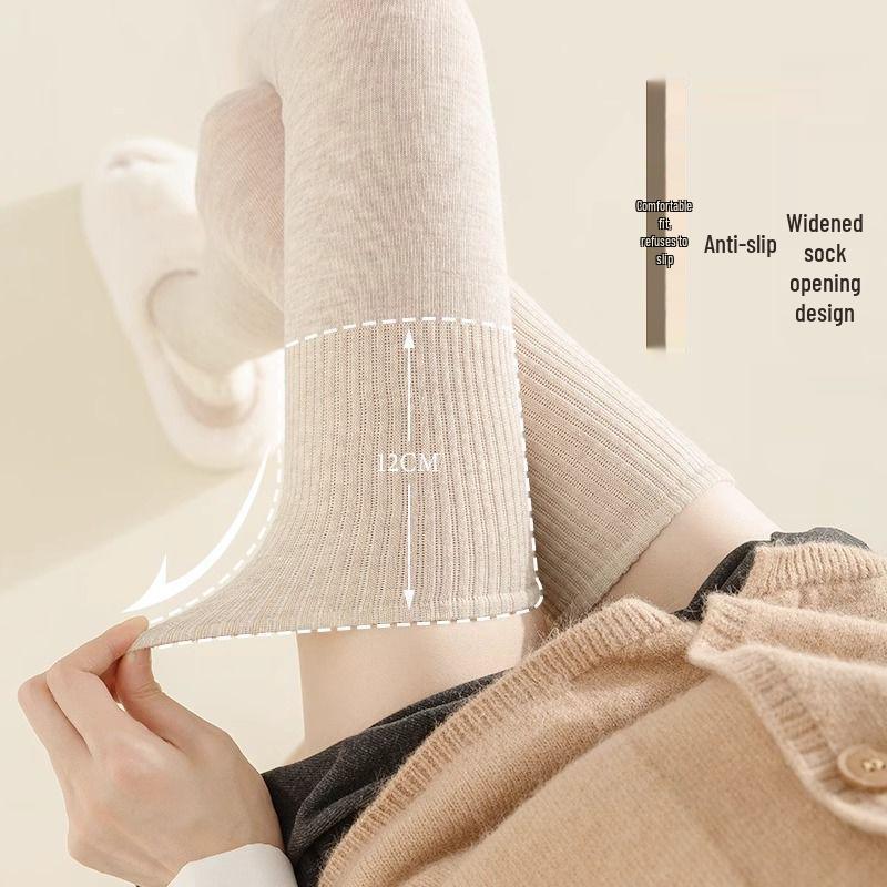 Meias Felpudas Extra Longas Pretas Até a Coxa com Joelheiras - Meias Antiderrapantes Acima do Joelho para Mulheres - Perfeitas para Outono e Inverno com Botas Longas.