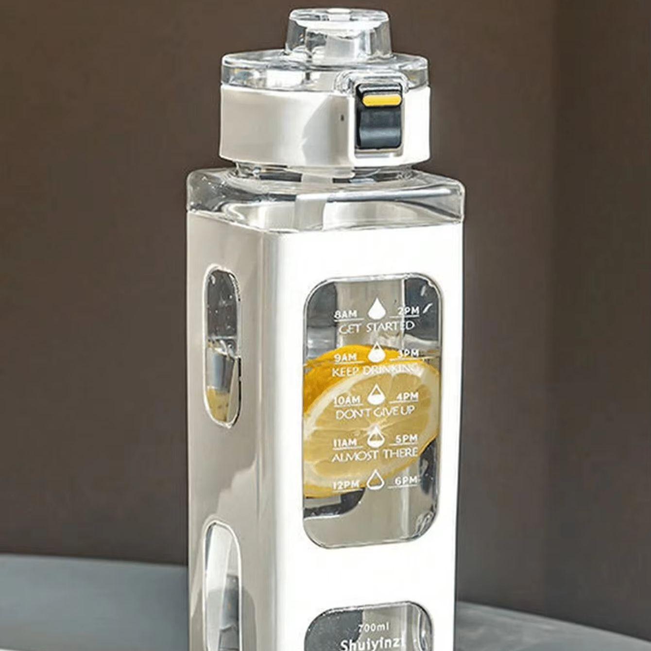 

1pcs 700ml white sports water bottle, simple and portable straw cup suitable for outdoor sports, cycling, and carrying 0.7L белый