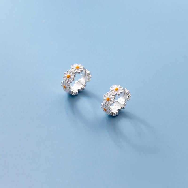 Huggie Earrings Daisy Hoop Earring for Sensitive Ears Daisy Sunflower Jewelry Mother Day Birthday Gift for Women Girl