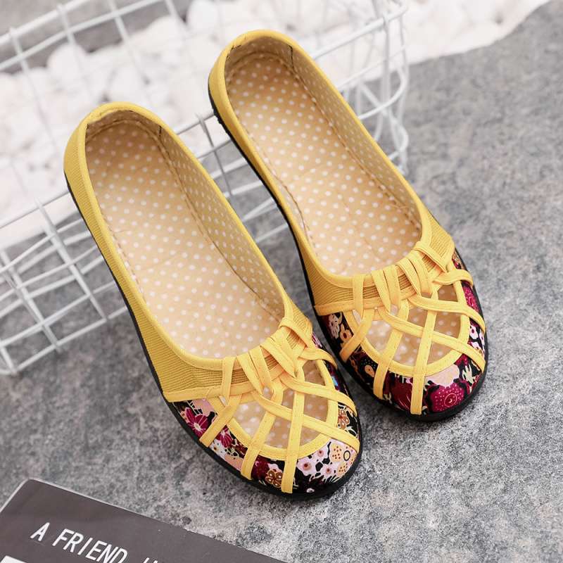 Summer Beijing cloth shoes women's mesh shoes single shoes hollow non-slip soft sole middle-aged and elderly mother shoes one pedal sandals women