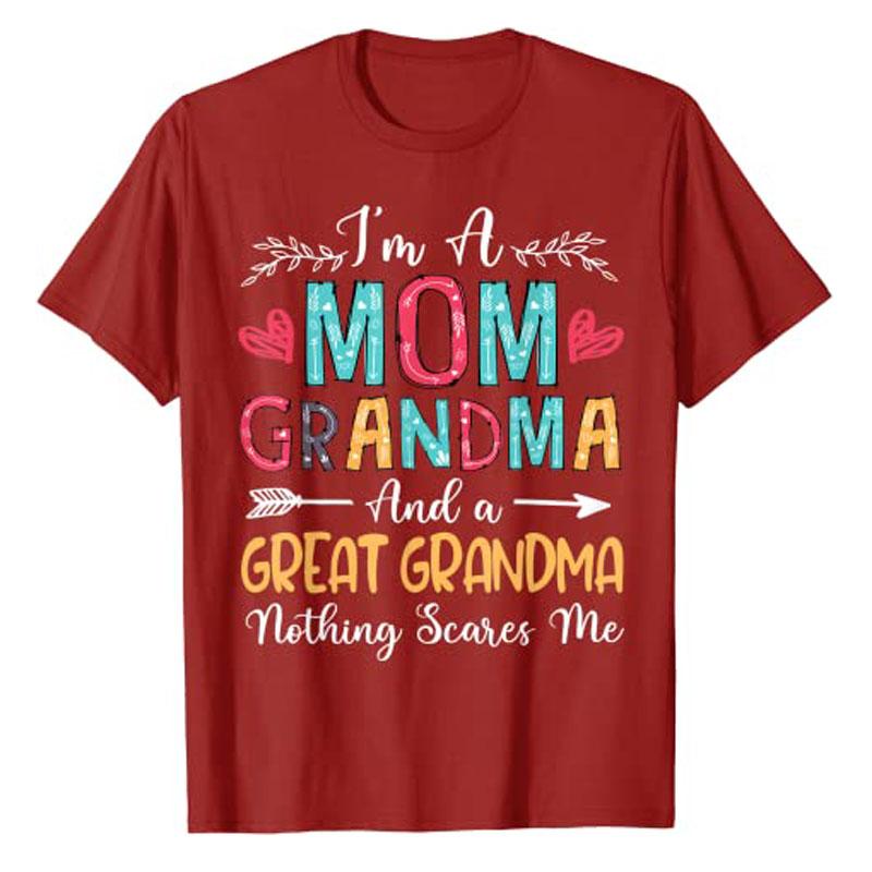Jsem máma, babička a prababička. Nic mě nevyděsí. Tričko s potiskem písmen a nápisů. Grafické tričko. Topy. Dárky pro maminku ke Dni matek.