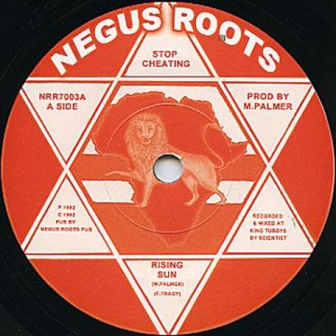 

7-дюймовая пластинка ВОСХОДЯЩЕЕ СОЛНЦЕ (14) - Хватит обманывать NRR7003 Negus Roots 1977 Великобритания Регги, Ска и Даб