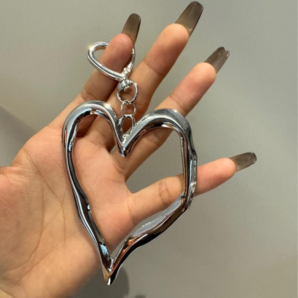 

Exaggerated Big Hollow Heart Pendant Keychain for Women Trendy Bags Accessories Fashion Simple Love Y2K Jewelry