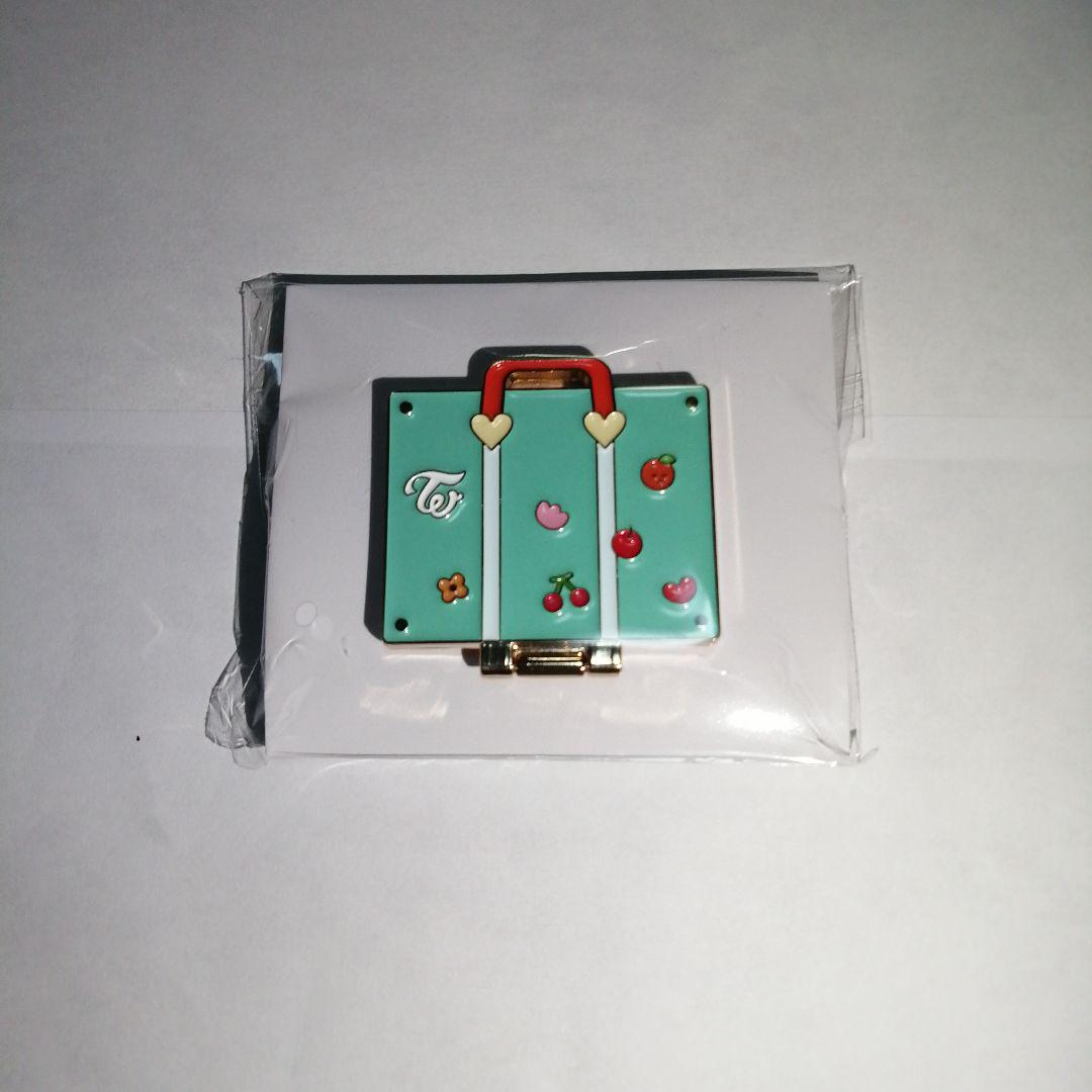 

[Б/У] TWICE #TWICE5 Значок-пины на шарнире Мина Мибури