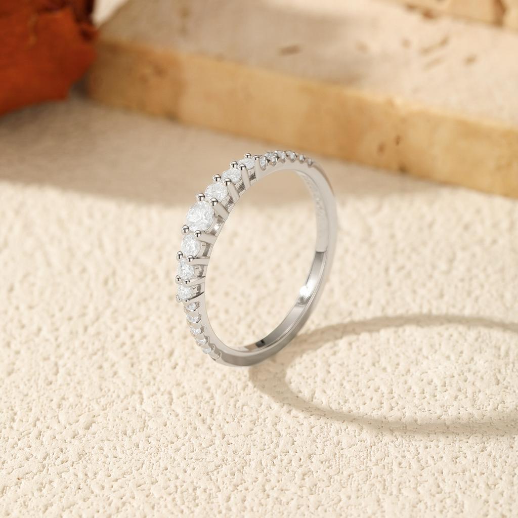 Exquisite Round Moissanite Ring 925 Sterling Silver Trendy Wedding Engagement Band Rings For Women Fine Jewelry