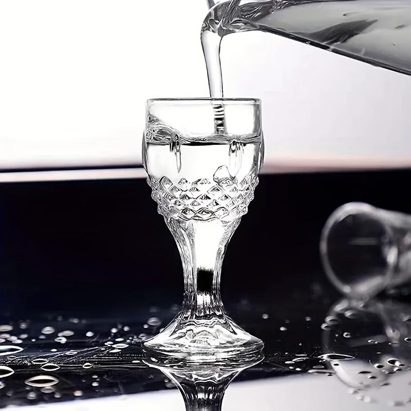 Small glass cup set suitable for Scotch whiskey, bourbon, tequila, brandy, vodka, and Christmas-themed outdoor swimming pools, beach trips, camping,
