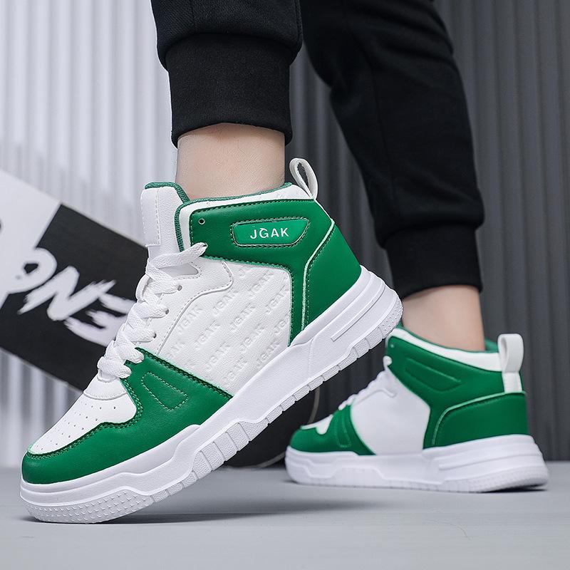 New Leather White Shoes Trendy Mid-top Board Shoes Fashion Men's Shoes Extra Large Size Shoes Sports and Leisure Shoes Spot