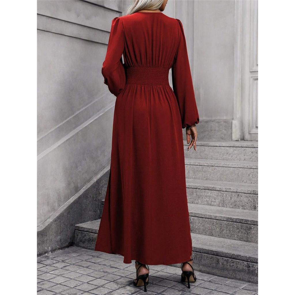 Ayollar uchun bir xil rangli fonarli yengli V-kesimli yuqori yirtigli elegant ko'ylak