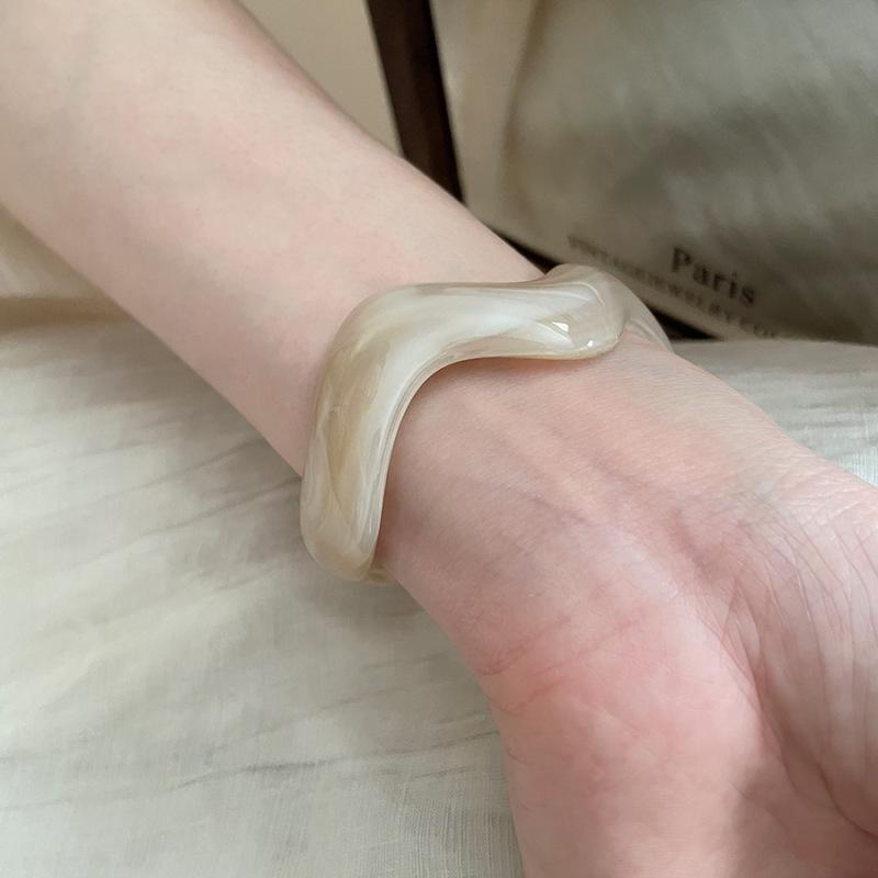 Luxuriöses europäisches & amerikanisches geometrisches offenes Acryl-Armreif-Armband