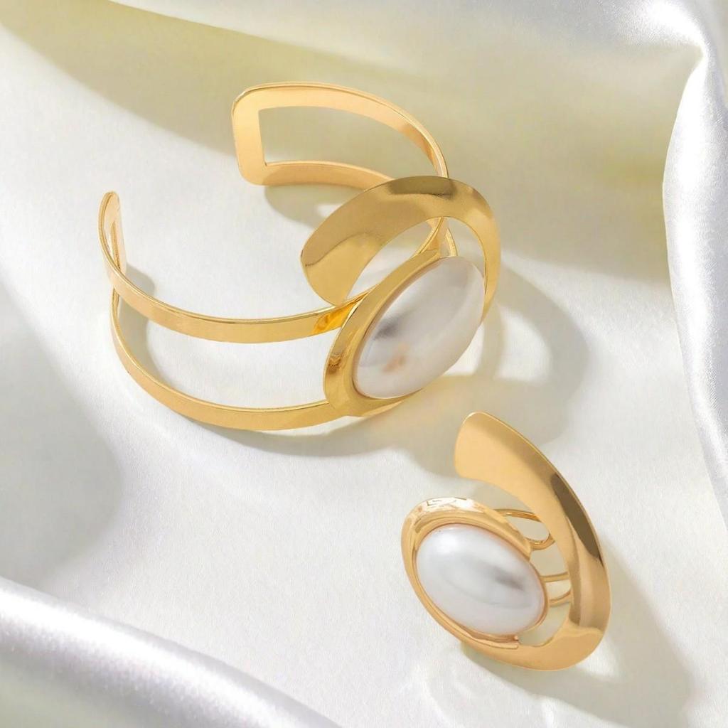 Exaggerated Pearl Spiral Bangle & Ring Set - Stylish and Unique Jewelry Design