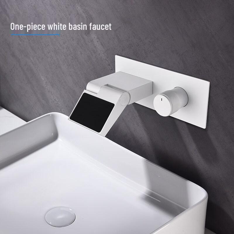 

TLXT Golden Wall-Mounted Bathtub Waterfall Faucet