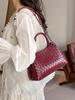 2026 Fashionable Woven Texture Bucket Handbag: High-End Chain Shoulder & Crossbody Versatile Commuter Bag