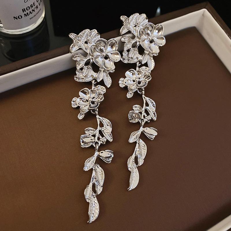 Zinc Alloy Flower Leaf Metal Earrings for Women Exaggerated Design Long Drop Earrings Stylish Retro Antique Charms Female Zircon