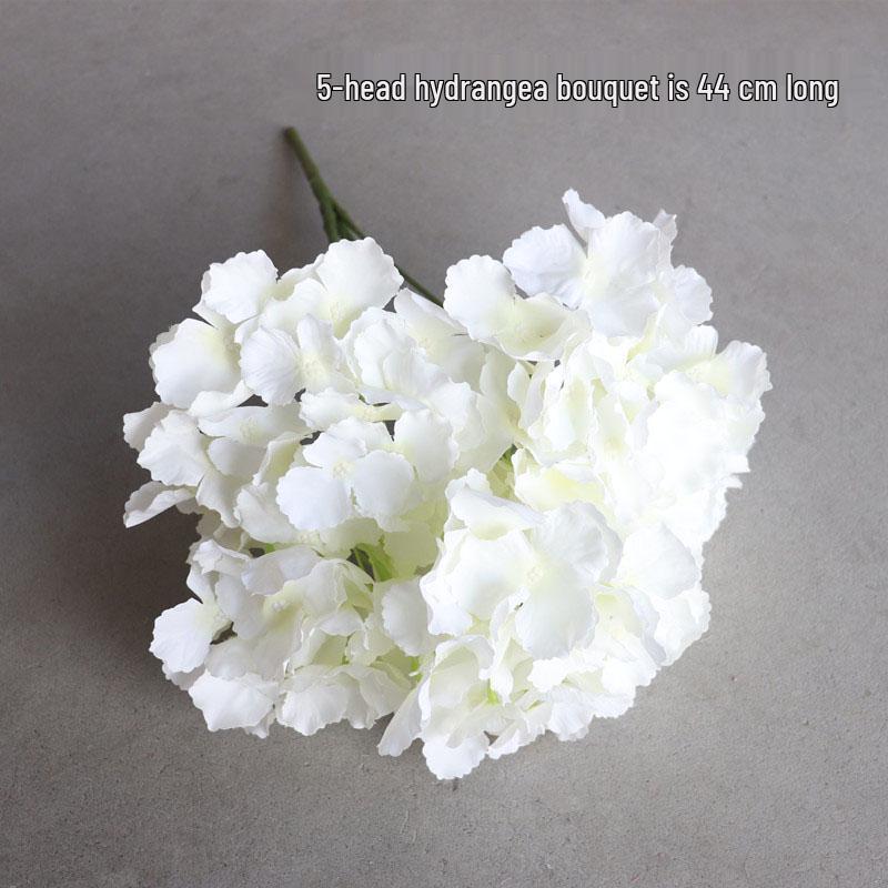 Weiße Hochzeitskapelle Decke Seidenblumen-Dekoration & Gangläufer