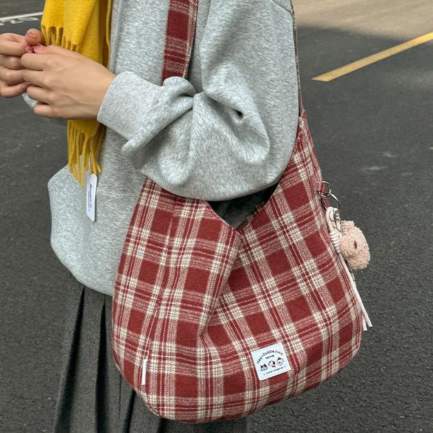 Japanese Retro Plaid Literary Tote: Versatile, Simple, Large-Capacity Shoulder Bag for Women
