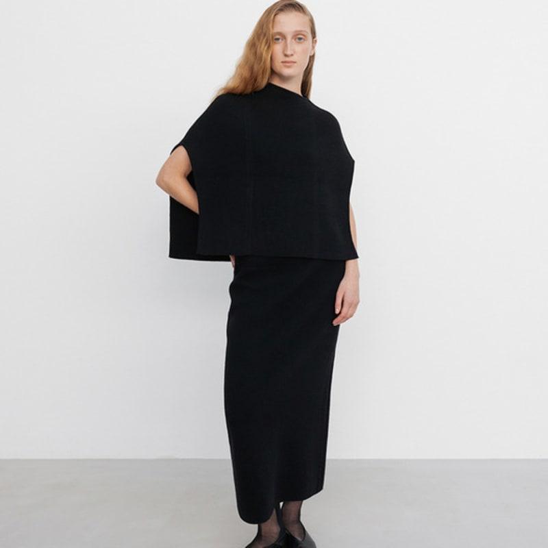 EMBRACE COLLECTION Super Fine Merino Asymmetric Neck Cape_Black